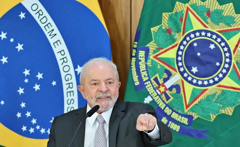 Lula volta a se contrapor a mercado e chama privatiza?es de ?irresponsabilidade?