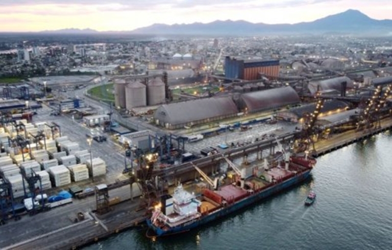 PF investiga vazamento de nafta no Porto de Paranagu?